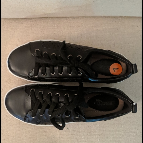 earth tangor sneaker